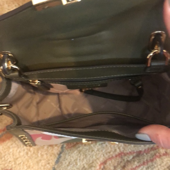 Michae Kors limited edition small/medium optional crossbody leather purse - Picture 7 of 9